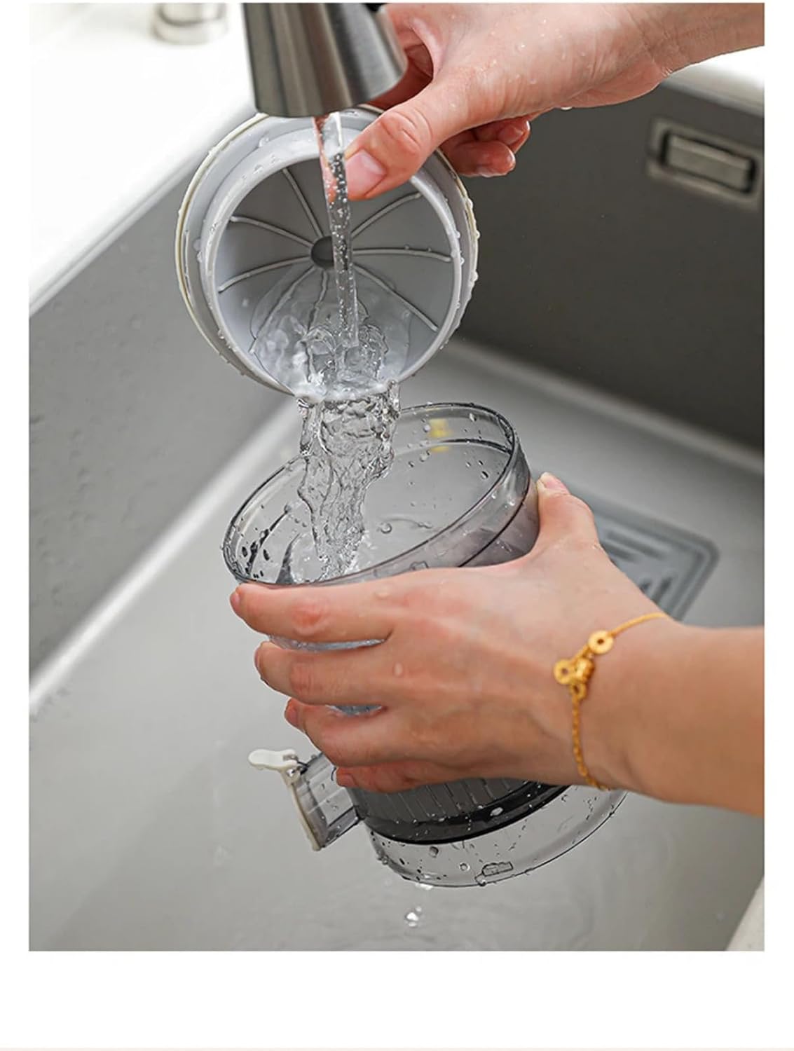 Portable juicing mini mixing cup