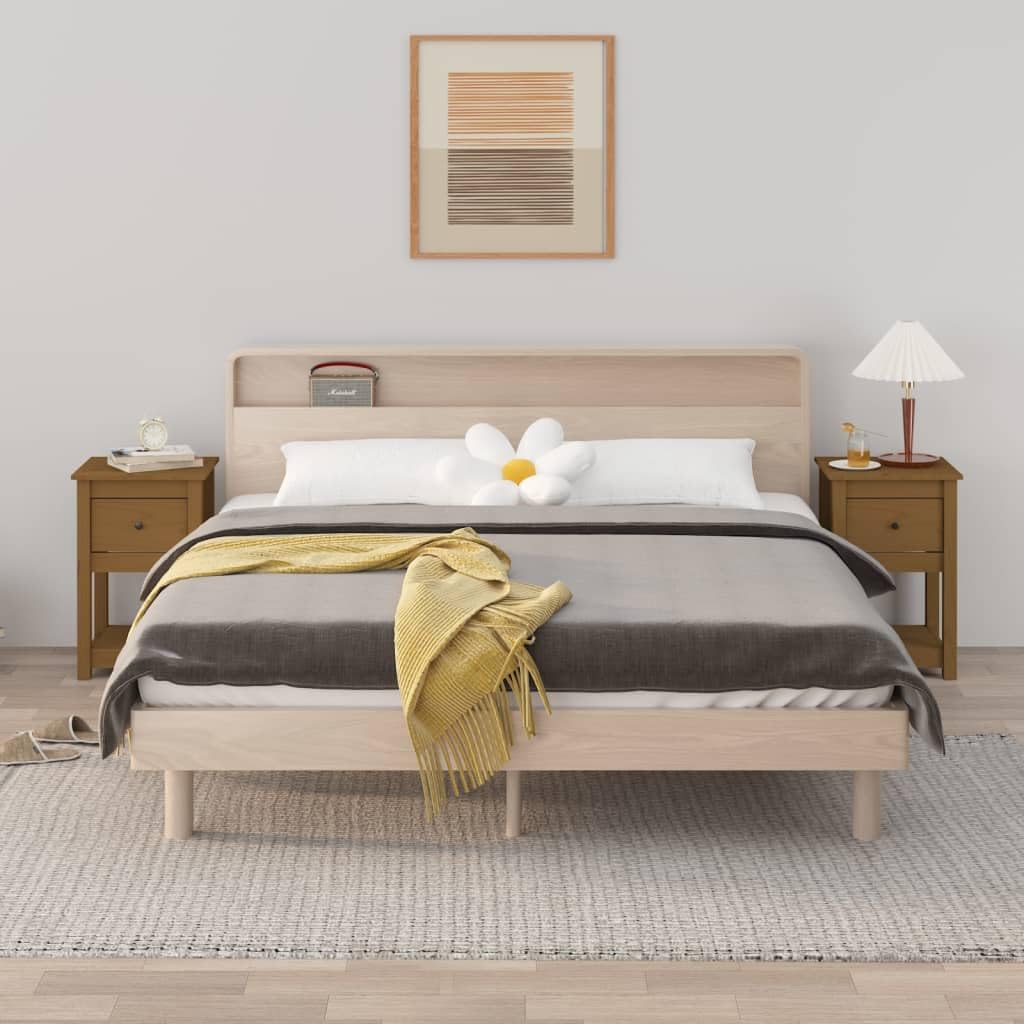 Mesitas de noche de pino macizo ideales para organizar dormitorios modernos y salones