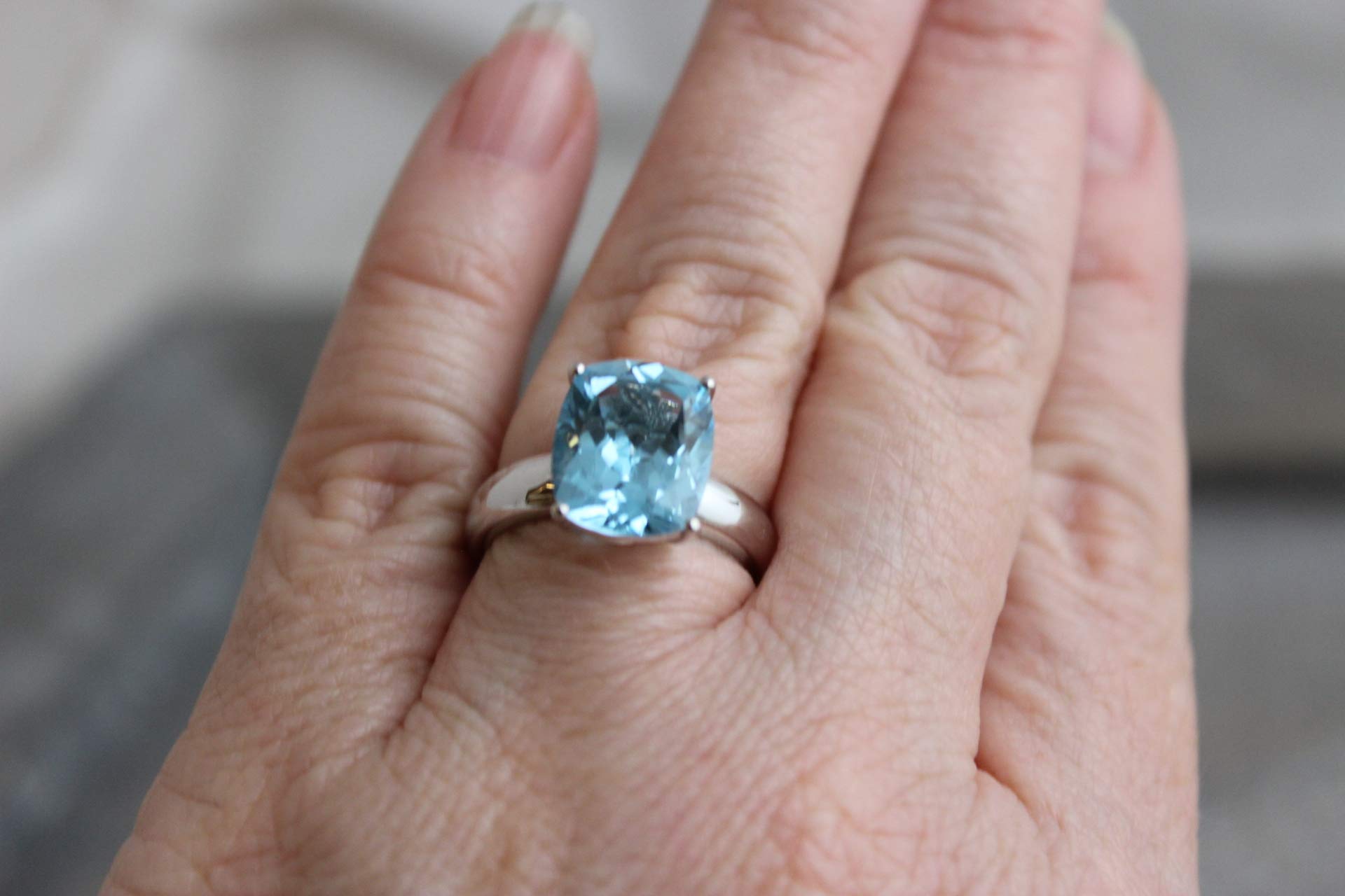 Anillo de plata esterlina con topacio azul (US Size 8 / Diameter 18.2 / EU 57)
