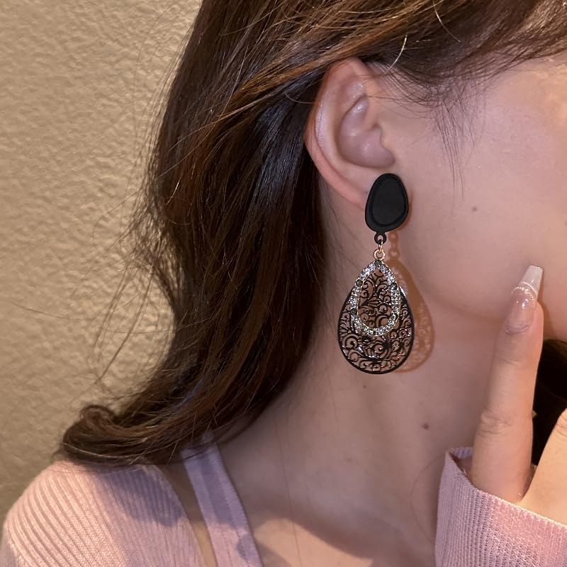 Women's Black Hollow Clip On Earrings Stud Earrings4