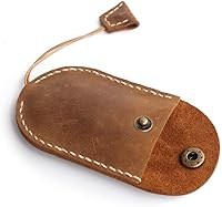 Vista 9 de Funda de cuero hecha a mano con cordón para llaves ovalada con cierre de botón a presión seguro para llaves de coche, llaves de casa Marrón