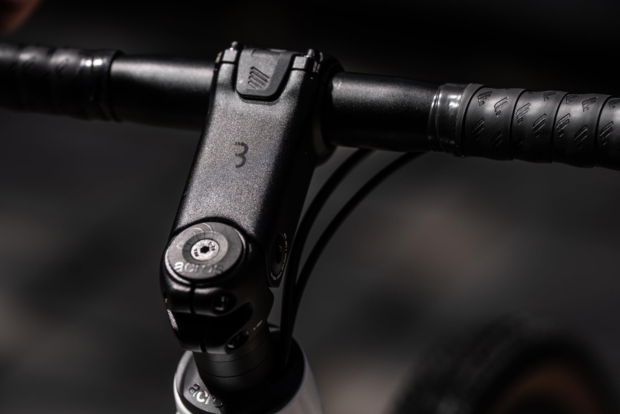 BBB Cycling ActionStem Manubrio per bicicletta – Ammortizzato – Per bici da corsa – Gravelbike & E-Bike – 31,8 mm – Regolabile da 0° a +3,5° – Alto assorbimento degli urti – Diverse posizioni di guida