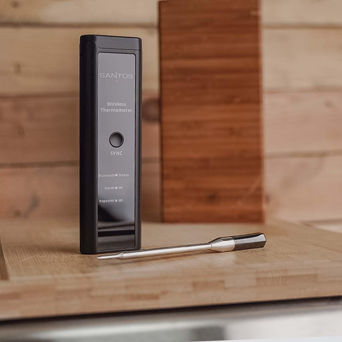 SANTOS Wireless Grillthermometer – Perfekte Grillkontrolle per App (Android & iOS)– Kabellos – 100m Reichweite – Dual-Sensor – Bis 300°C – Magnet-Halterung