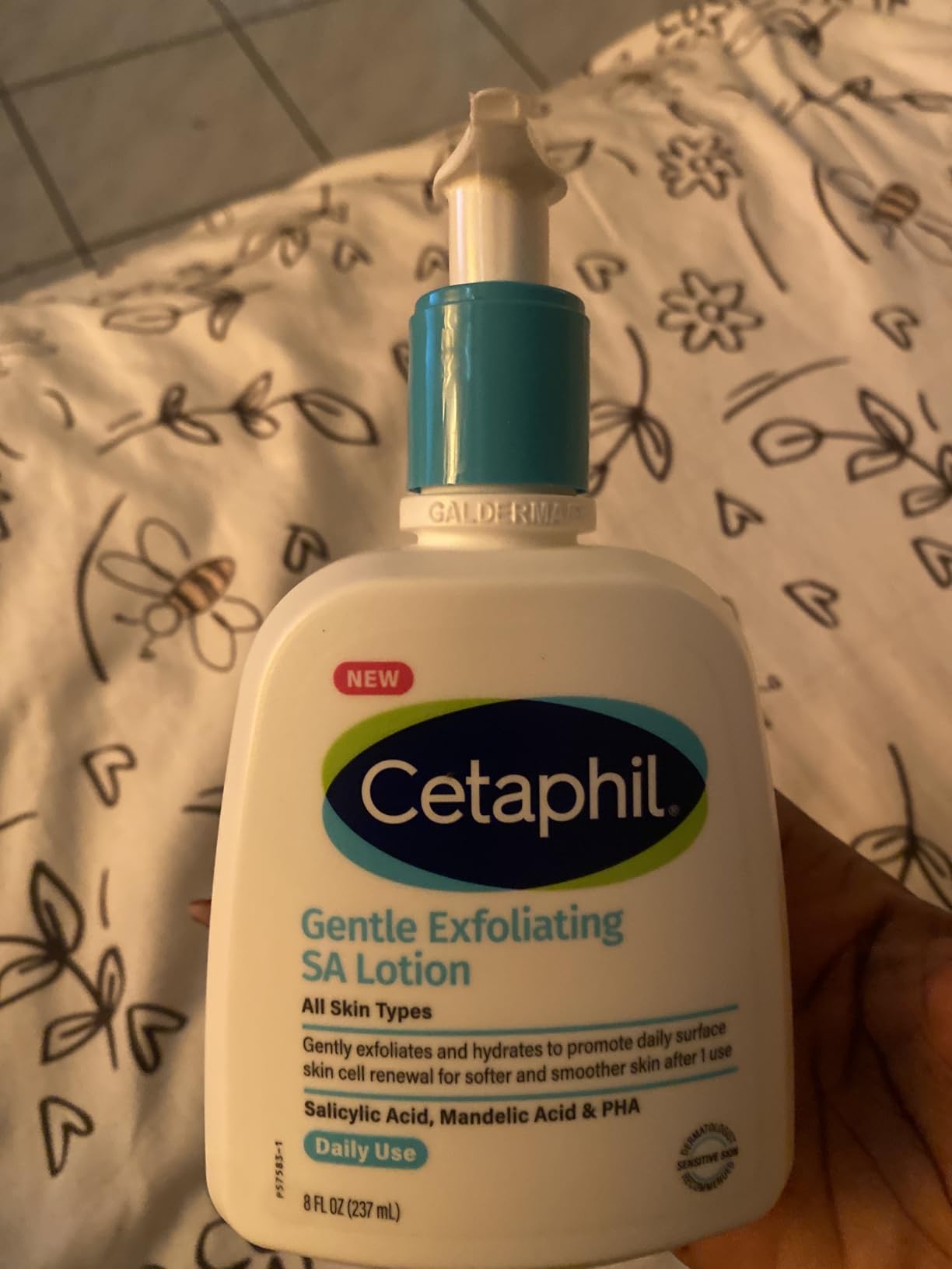 Cetaphil Gentle Exfoliating SA Lotion, Lightweight Moisturizer for All Skin Types, 16 Fl oz Pump Bottle, Salicylic Acid, Mandelic Acid & Gluconolactone, Gently Exfoliates, Dermatologist Recommended Brand