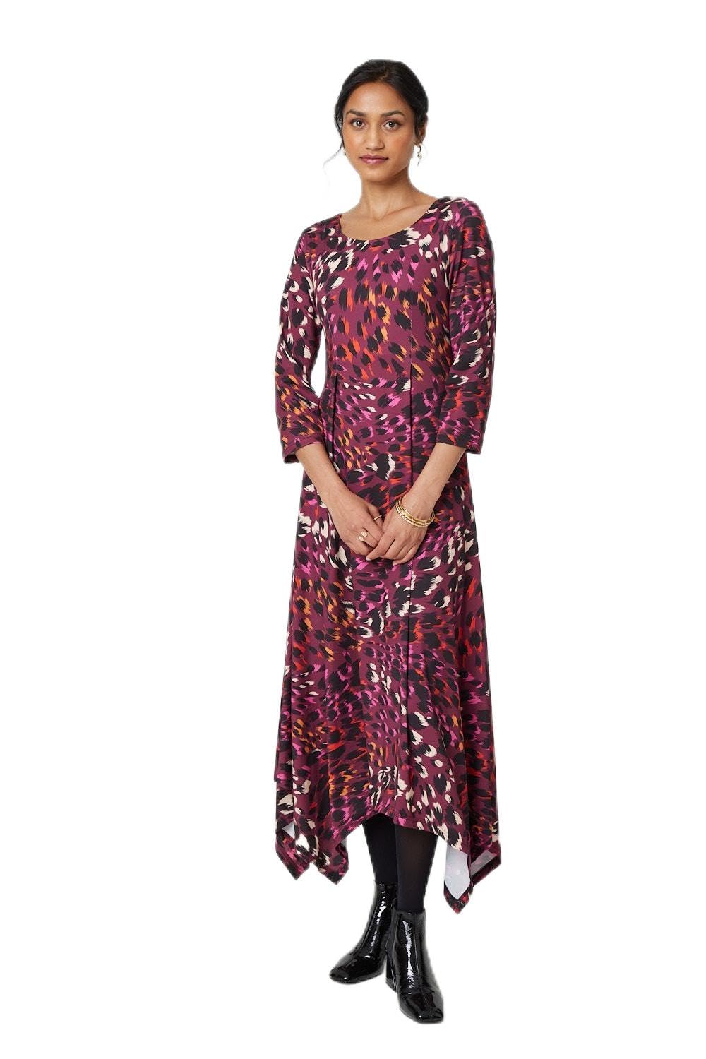 Izabel London Women's Red Animal Print Hanky Hem Jersey Dress For Uk With A Round Neck, 3/4 Sleeves And Midi Skirt.