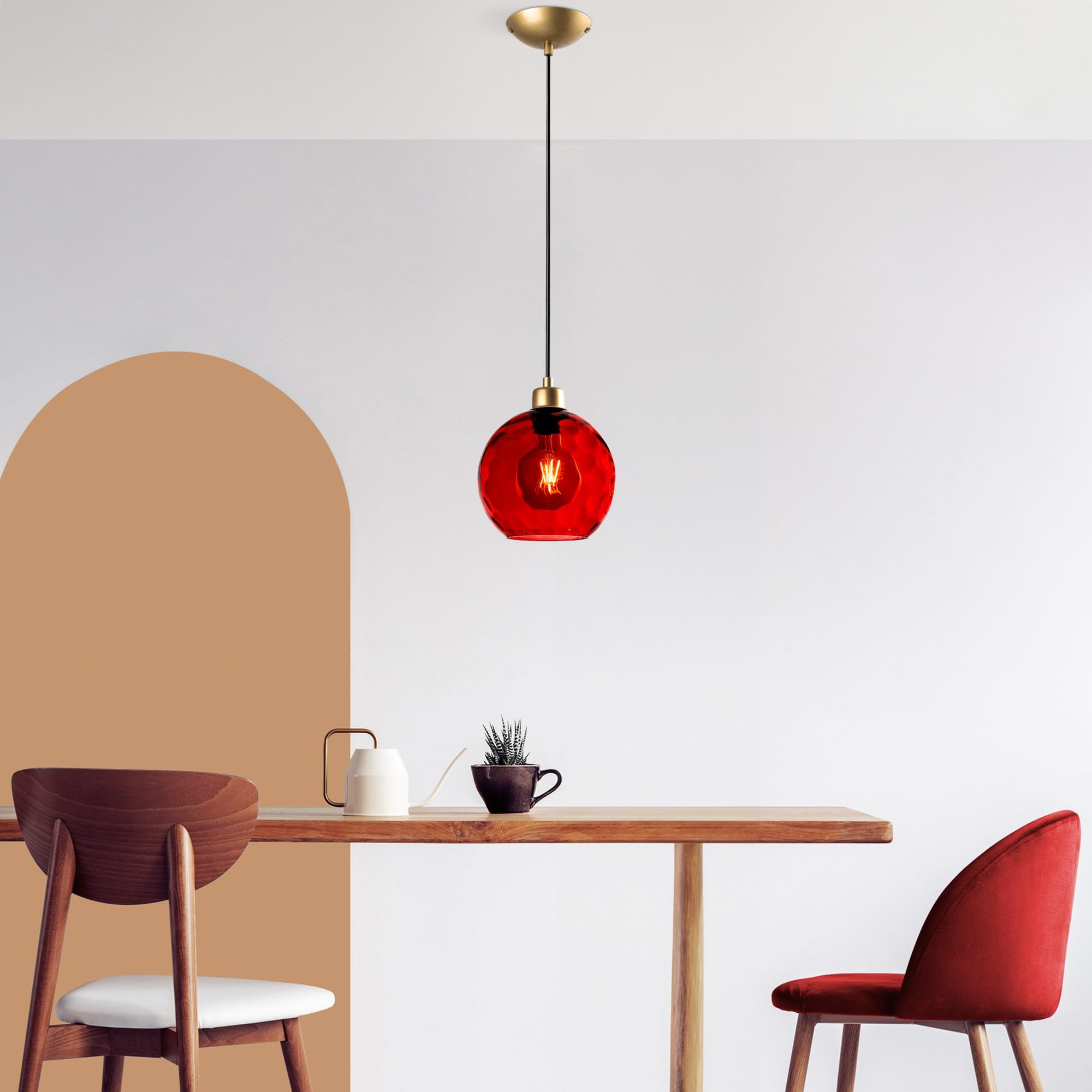 Suspension rouge Opviq en métal au design contemporain épuré