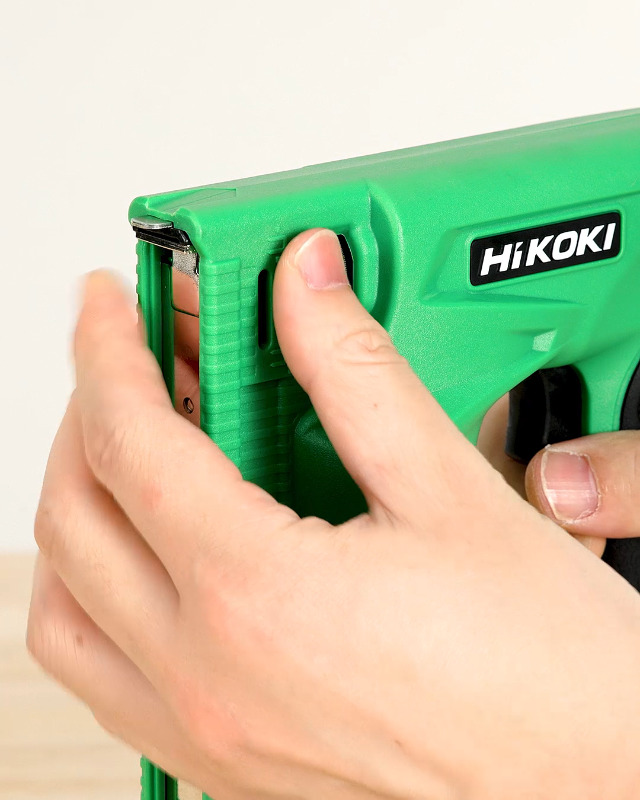 Amazon | HiKOKI(ハイコーキ) 18V 充電式タッカ CT線対応 ステープル幅