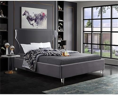 Vista 2 de Meridian Furniture Colección Ghost Modern Cama tapizada de terciopelo contemporánea con cabecera y patas acrílicas, tamaño matrimonial, color gris