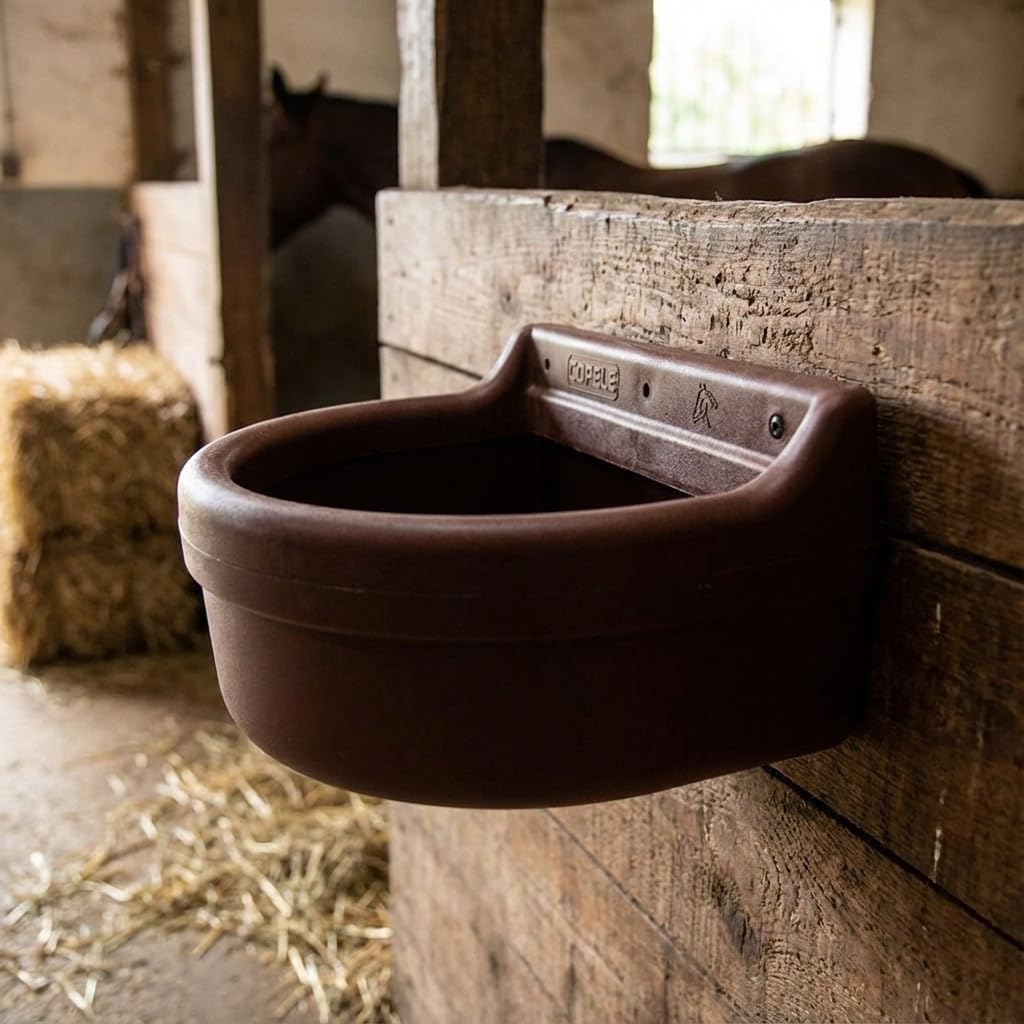 Suinga Comedero de 8 litros con Asa, Fuerte y Robusto para Caballos - Alimentación de Caballo de Alta Resistencia