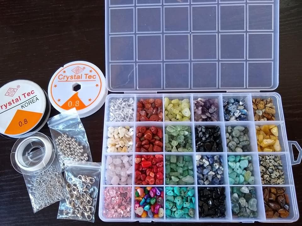 Souarts 24 Colors Crystal Jewellery Making Kit Natural Irregular Chips Beads 4-8mm Stone Bead for Jewelry Making DIY Crafts Bracelet Necklace