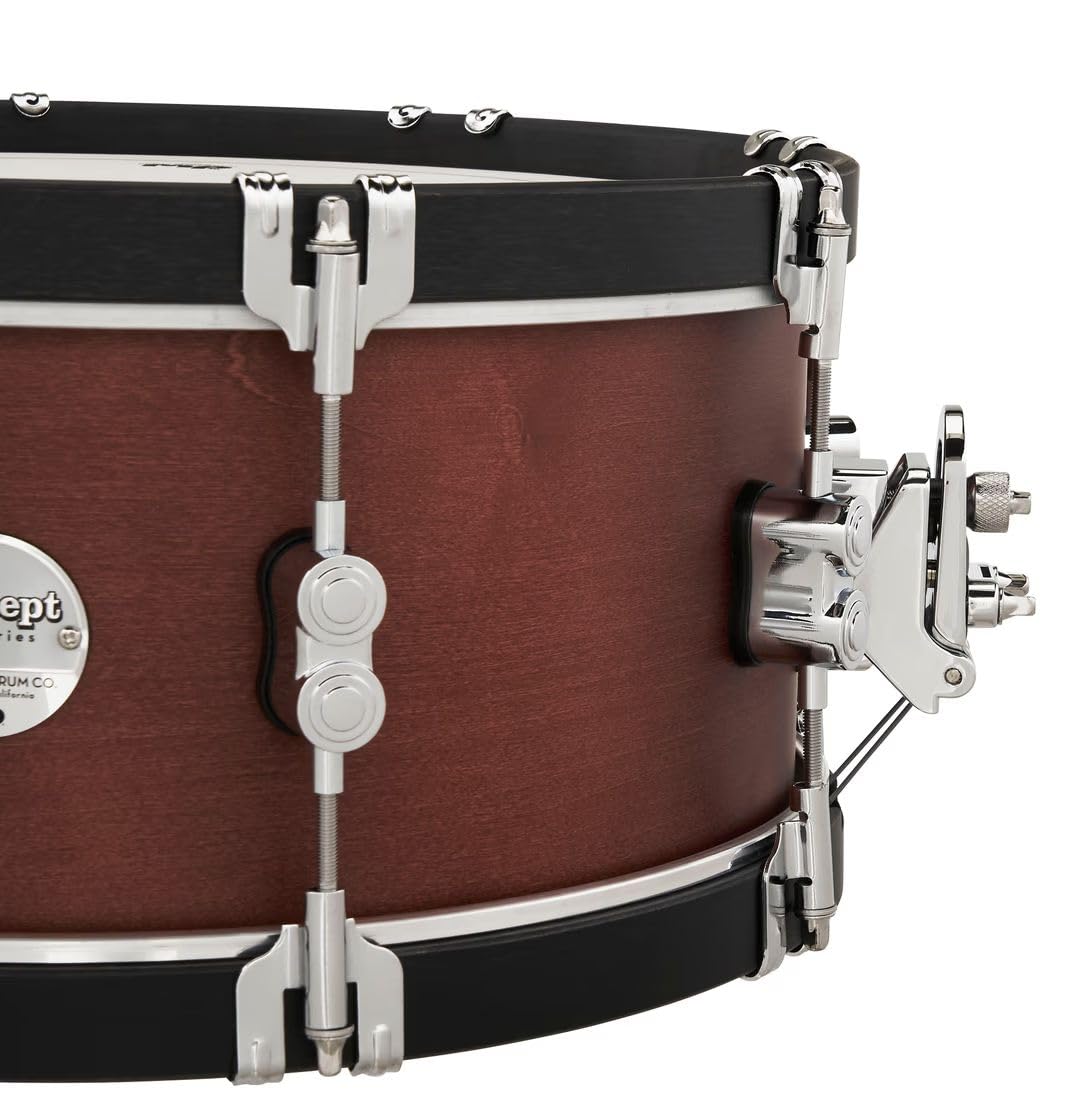 Pacific Drums Concept Classic Snare, 35,6 cm x 16,5 cm, finitura Ox Blood, cerchi in legno finitura ebano | Caratteristiche: look moderno e classico con fusti in acero e cerchi contrapposti