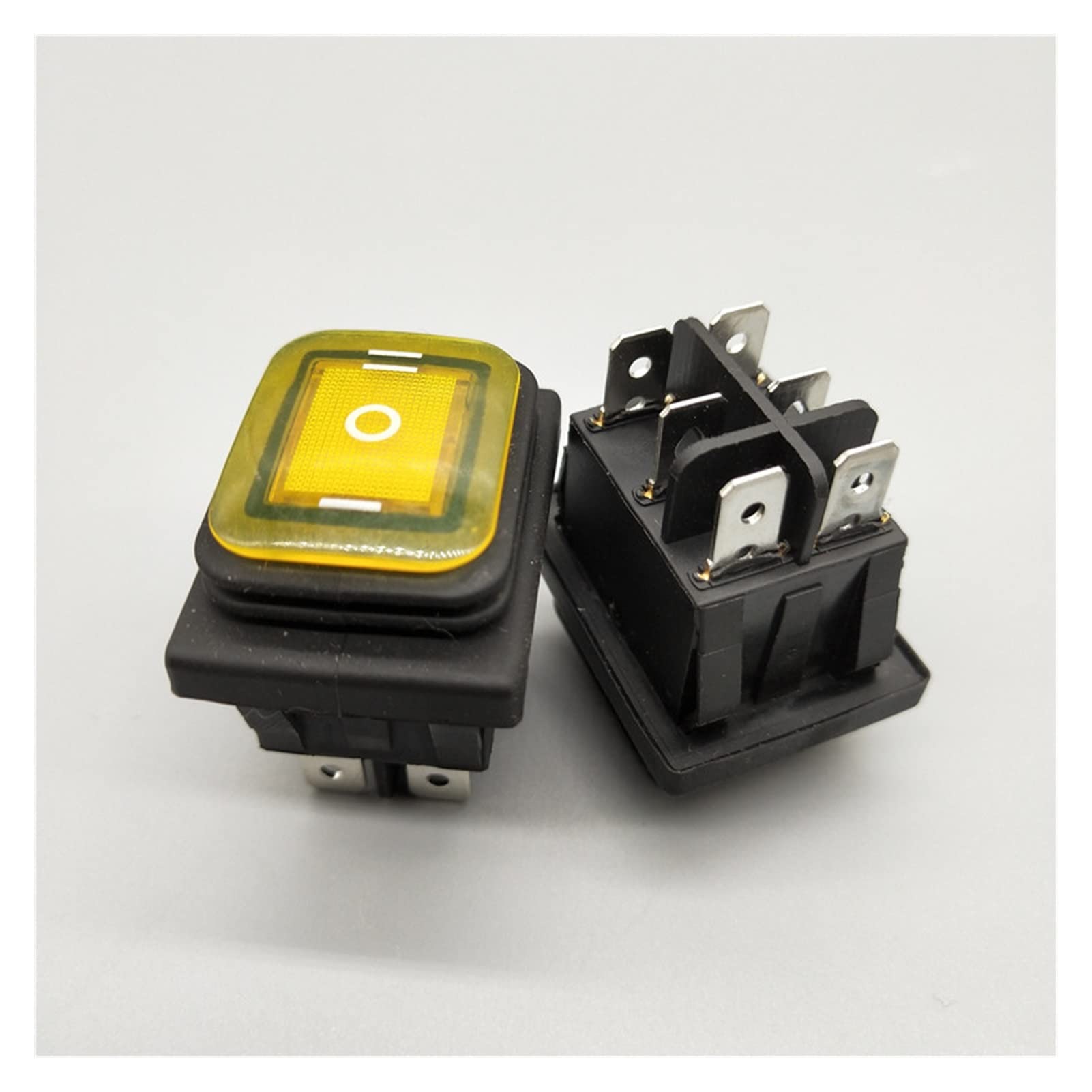 Interrupteur inverseur de source 220V pour éviter les courts-circuits