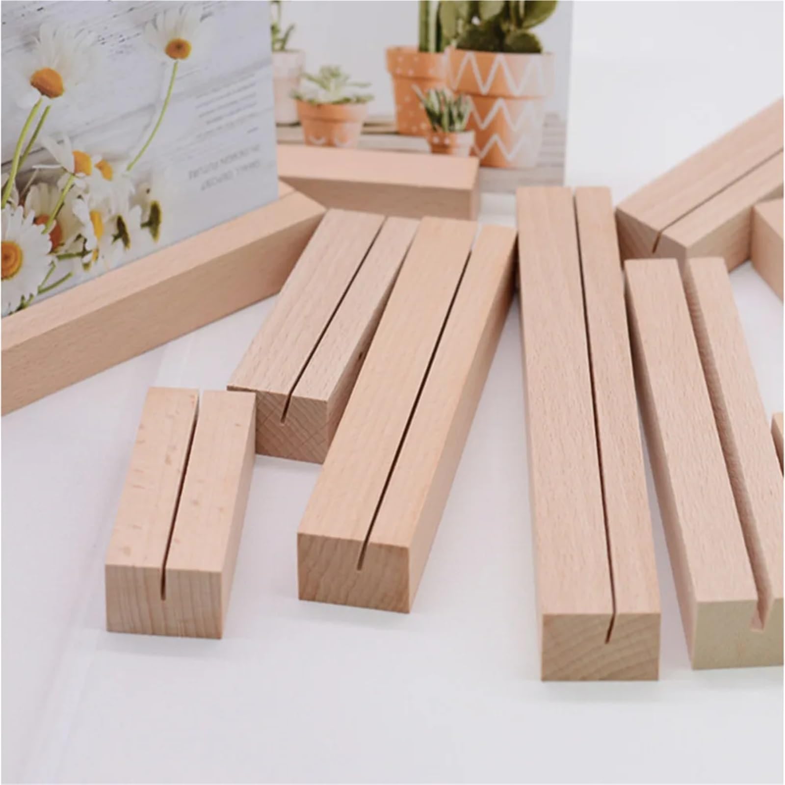 20 soportes de madera para tarjetas de lugar de madera, soporte para números de mesa, soporte para letreros, nombre para mesa de boda, número de nombre, imágenes (ranura inclinada de 1 mm)