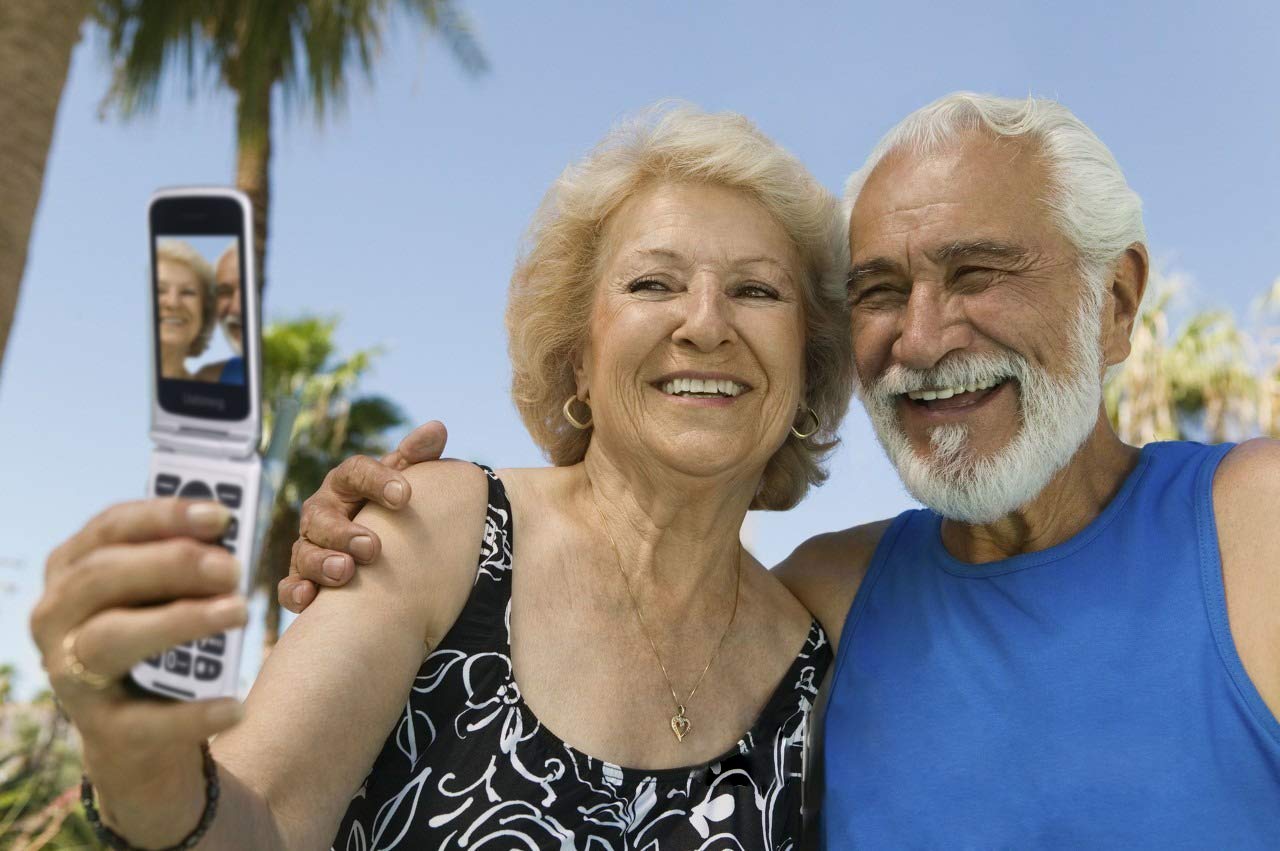 Cellulare per Anziani con Tasti Grandi, Ukuu 3G Telefono per Anziani 2,8" + 1,77" Schermo Dual SIM Cellulare Anziani a Conchiglia Volume Alto,Facile da usare con Base di Ricarica - Nero