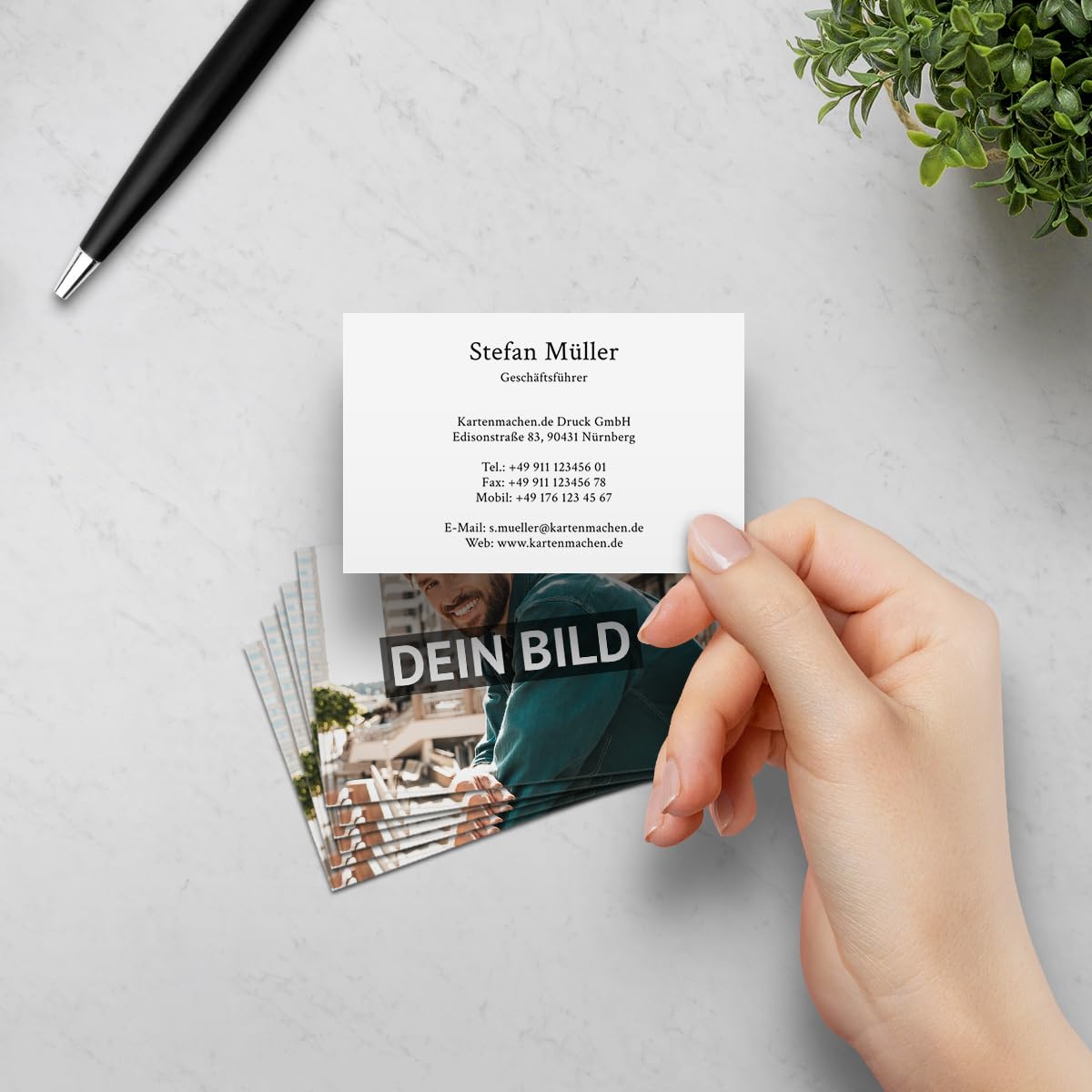 Individuelle Foto Visitenkarten von 100 bis 2.500 Stück personalisiert "Universal", eigener Text und Bild/Logo, dickes 300g/qm Papier, 85x55mm, beidseitiger Druck, Farbe und Schriftart wählbar