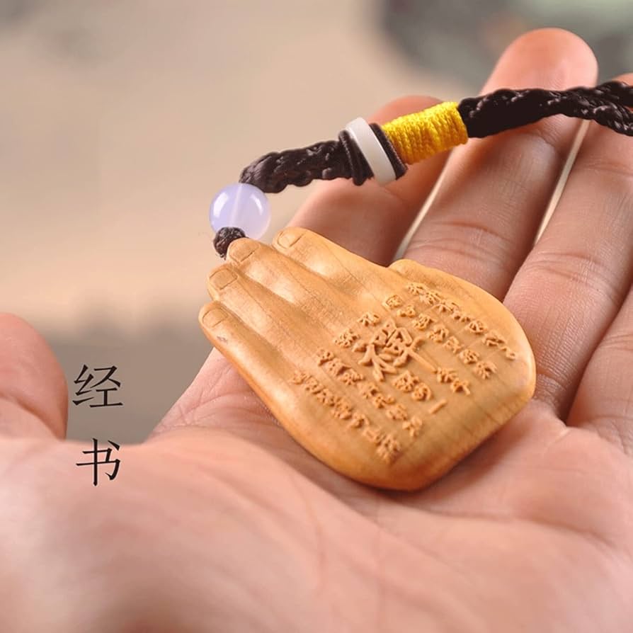 Amazon｜木彫り仏像 普賢菩薩 天然 崖柏木 ペンダント ミニ 携帯