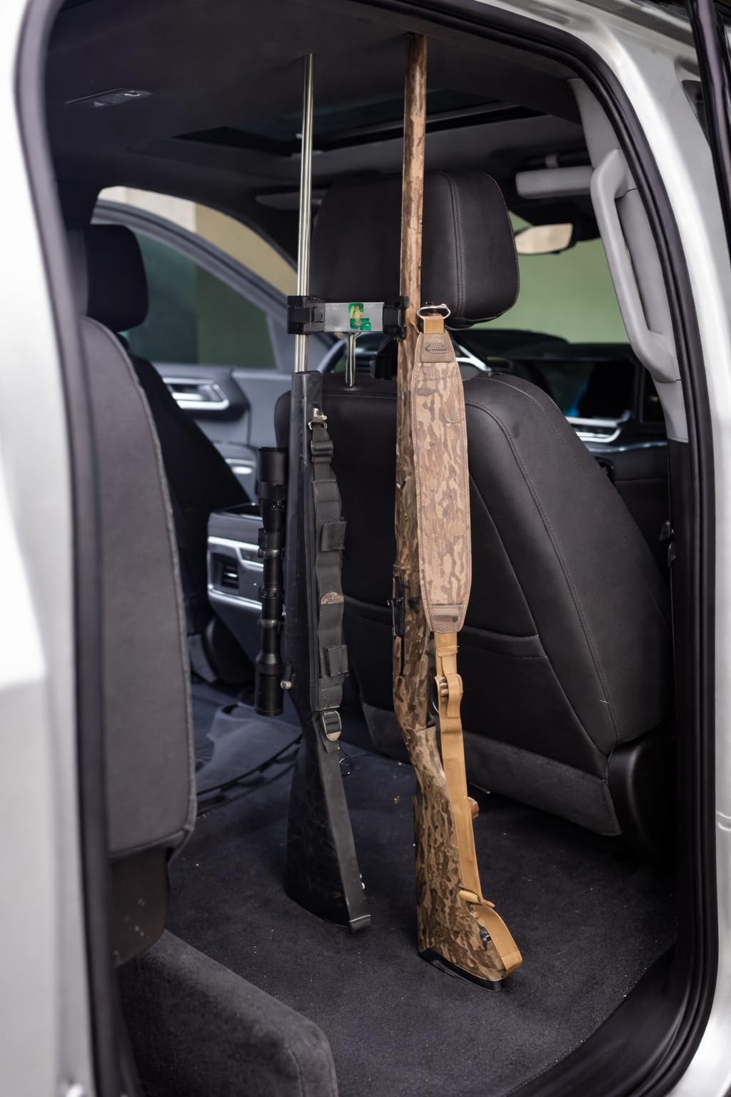 El soporte para armas se fija a tu reposacabezas, sostiene 2 rifles o escopetas de forma segura, para camiones y coches