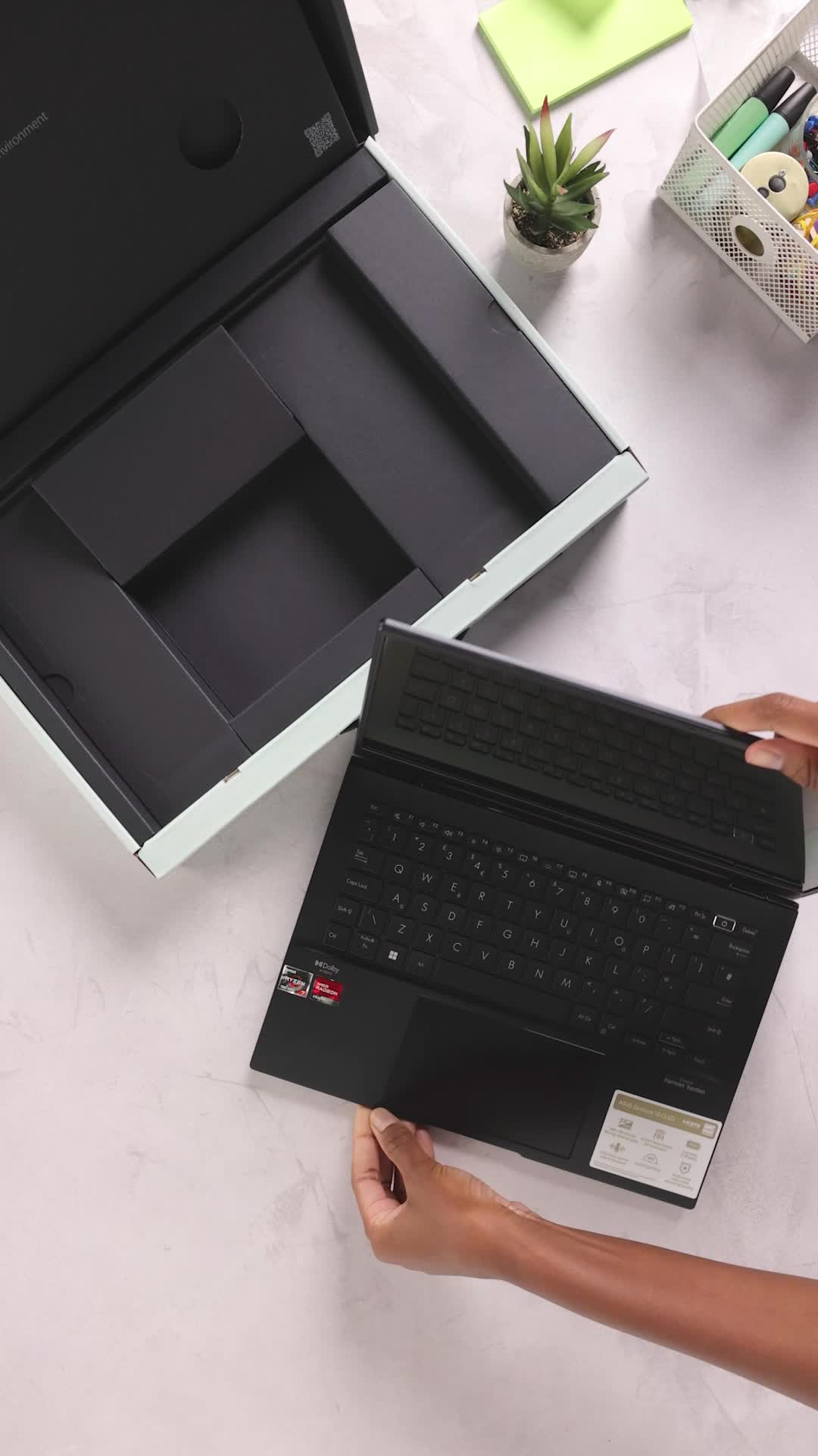 ASUS Zenbook 14 OLED UM3402YA 14.0” 2.8K 400nits 90Hz OLED Laptop