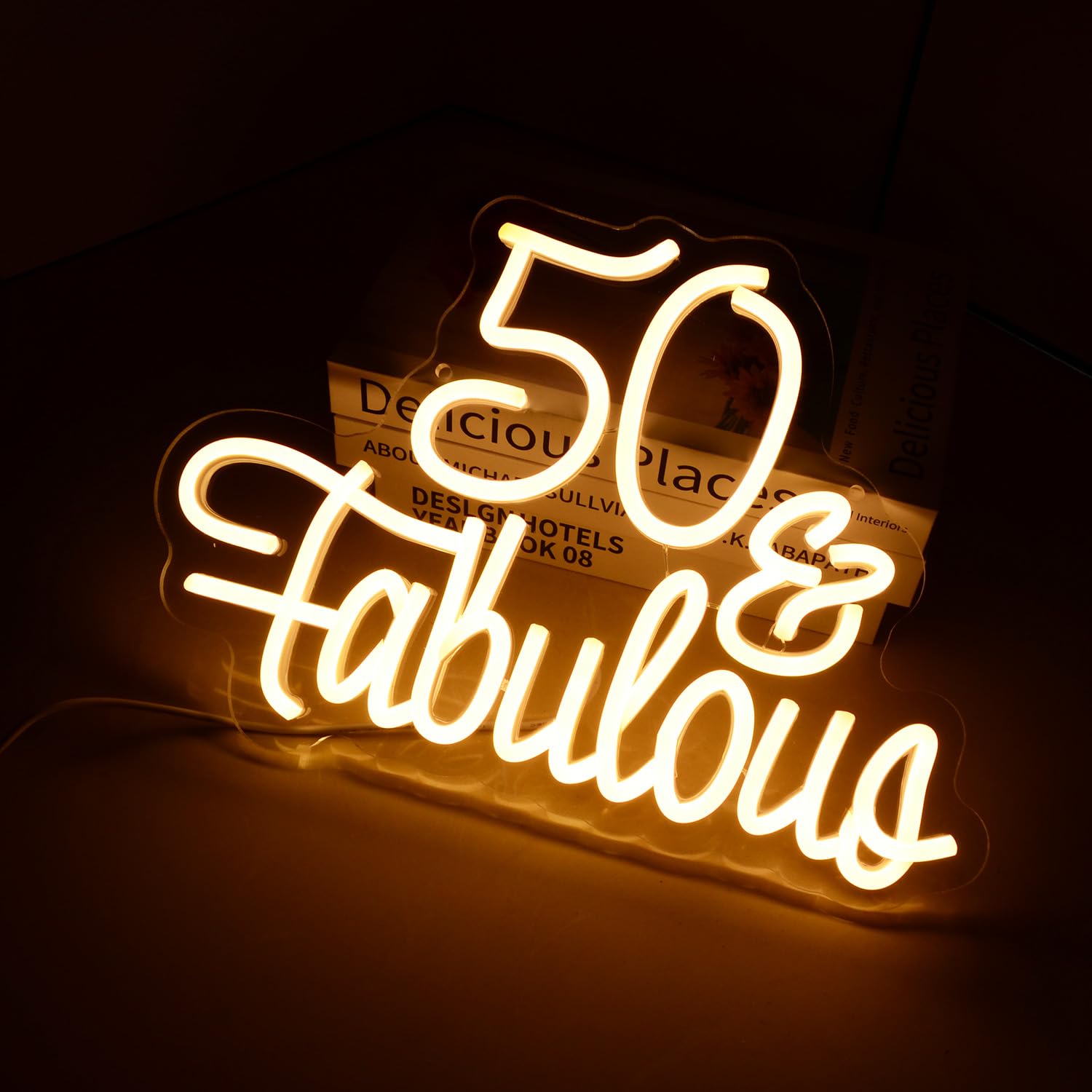 Neonowy znak "Fifty Years Old", 50 lat, na 50. rocznicę ślubu, urodziny, przyjęcie, dekoracja, ciepła biel, światło LED dla żony, mamy, córki, siostry, cioci, najlepszych przyjaciół, przyjaciółek,