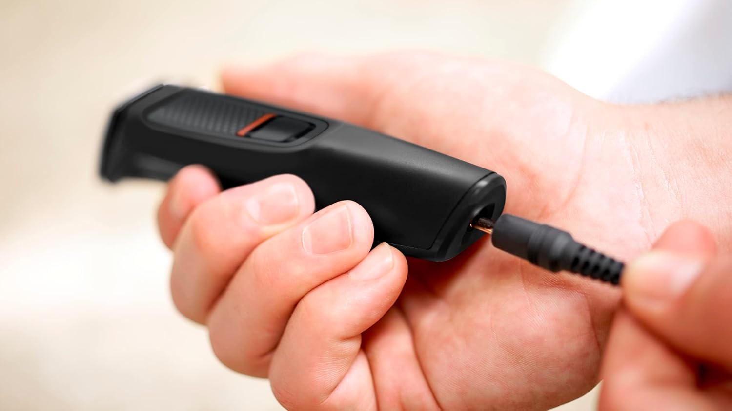 Philips Aparador de Pelos MG3711/15 Multigroom Bivolt em promoção! Veja a oferta e mais achadinhos de Aparelhos 6 Hoje é o melhor dia para comprar Philips Aparador de Pelos MG3711/15 Multigroom Bivolt com aquele preço maroto! Promoção! Aproveite a oferta! 6