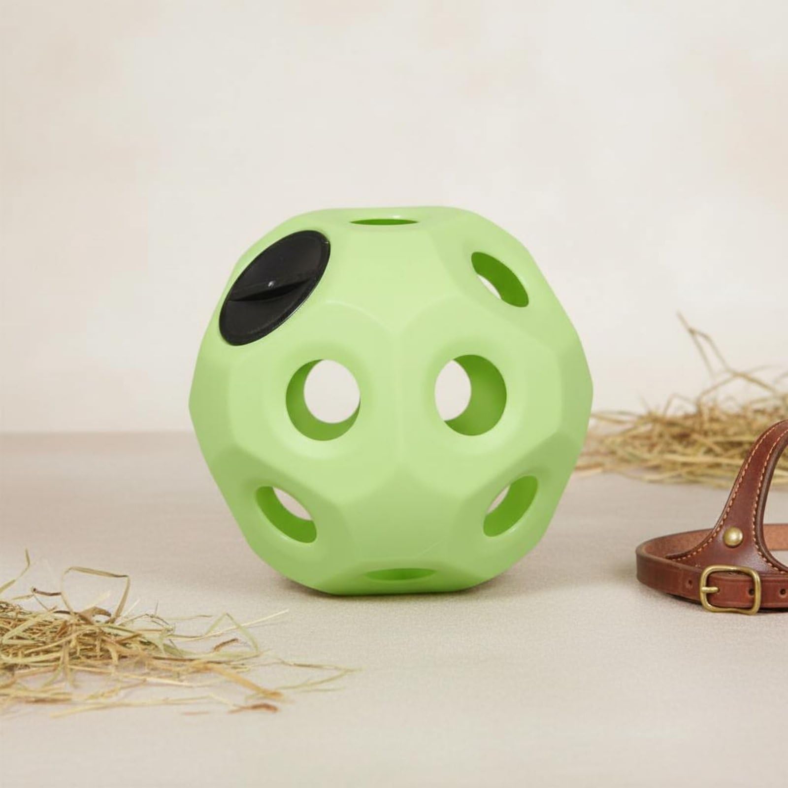 Palla Gioco Equestre Palla Fieno Animali Polietilene con Tappo Sicuro Design Multiforo per Mangime Adatta per Cavalli All’aperto E, Giallo
