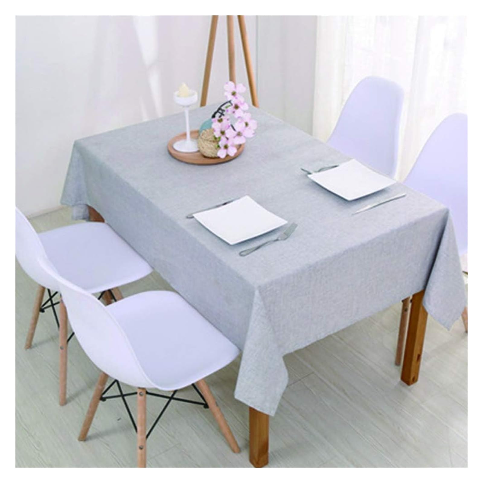 Nappe antitache et lavable en machine pour une table toujours sans plis