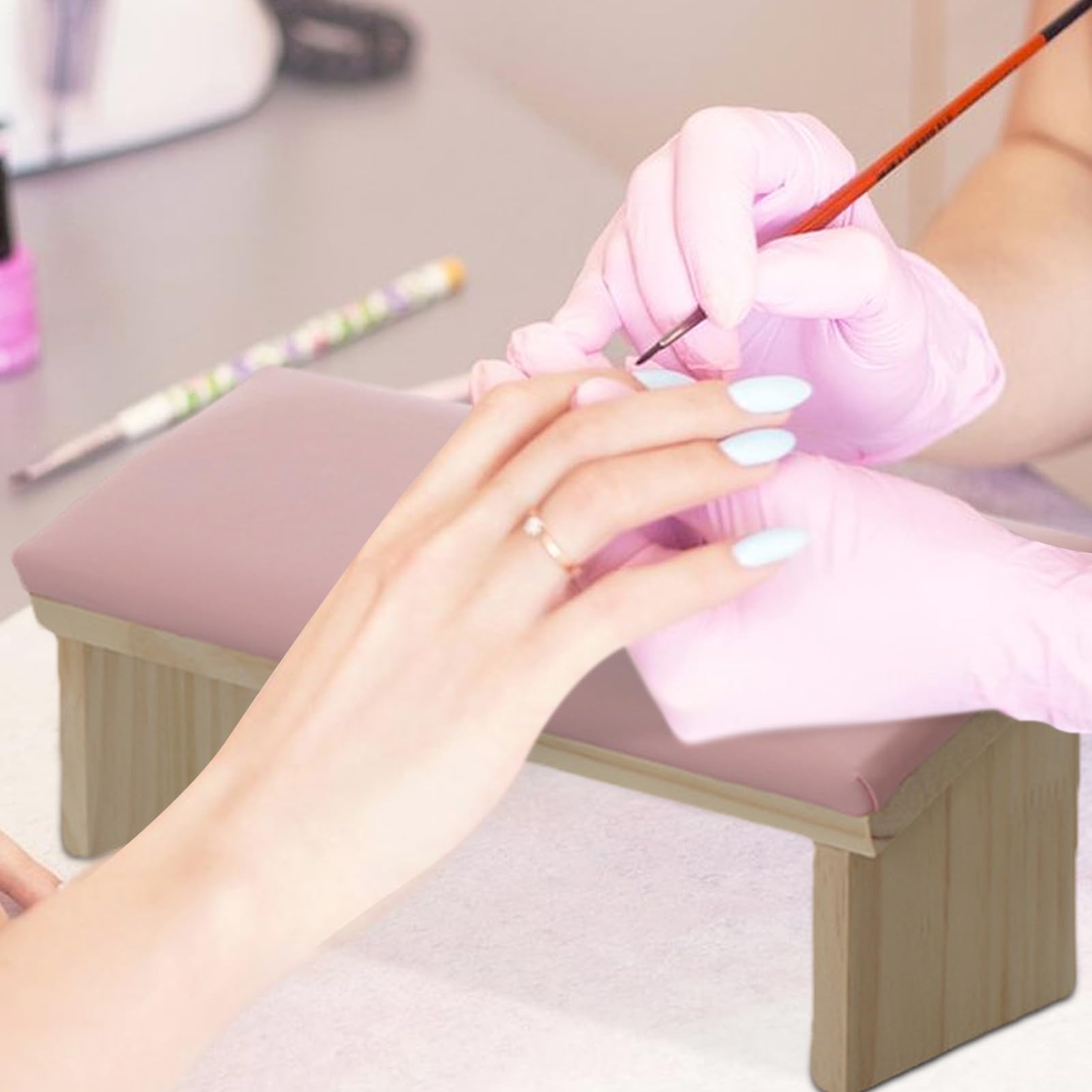Support d'accoudoir pour ongles – Base en bois et cuir synthétique, design biseauté robuste, coussin doux avec pieds antidérapants | Repose-main confortable pour établi de manucure, salon de coiffure