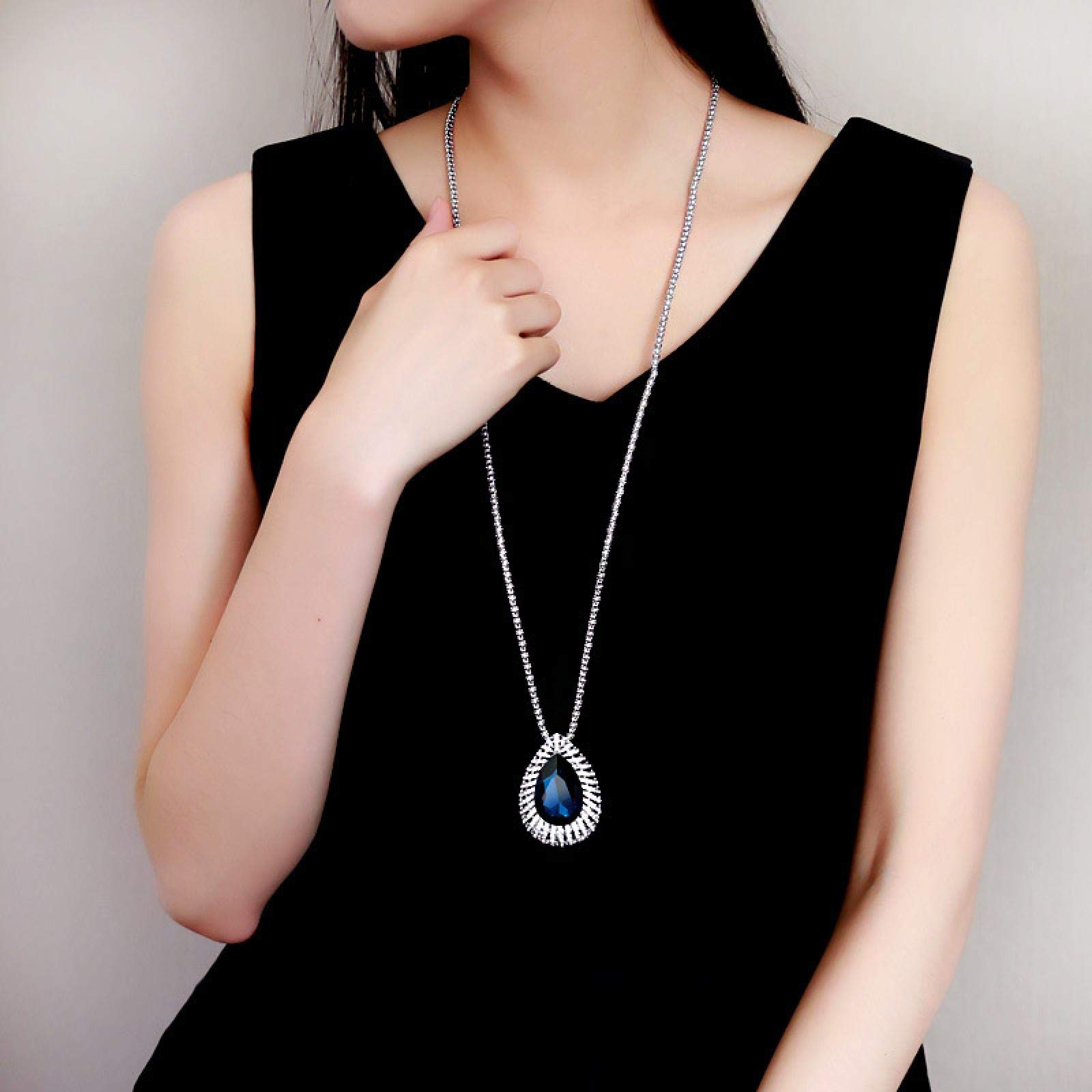 Collana lunga in pelle scamosciata marrone con nappa a spirale lunga