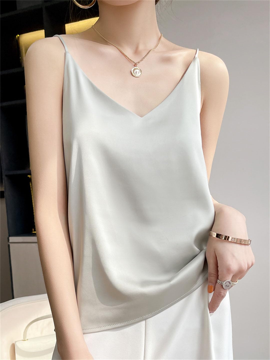 Camisola de verano con tirantes delgados para mujer, cuello en V, básica, color blanco, sin mangas