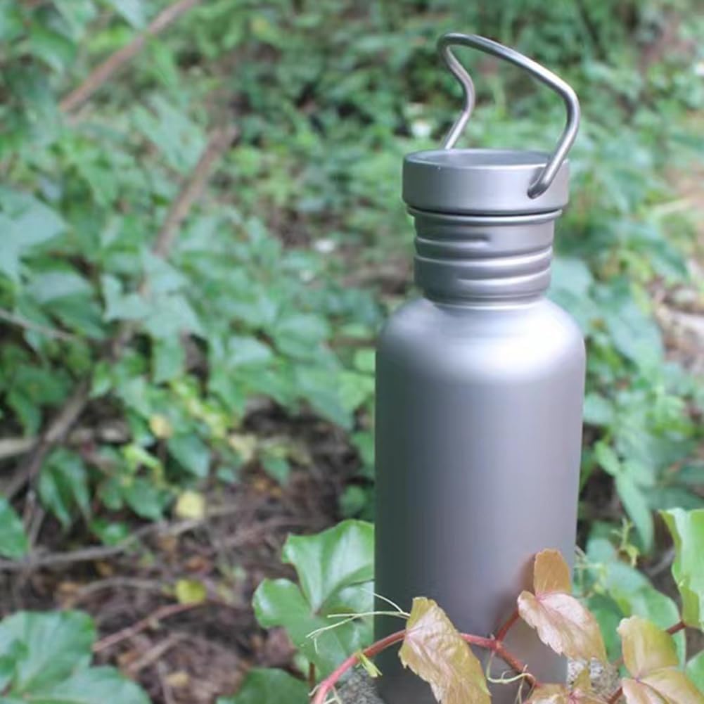 Bouteille d'eau en titane de 750 ml - Fournitures de camping en plein air - Pour tourisme, sport, cyclisme, randonnée, camping - Avec manchon