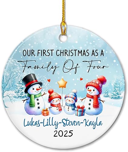 Miniatura 1 de Adorno de cerámica personalizado para familia de 4 muñecos de nieve, nuestra primera Navidad como familia de cuatro, decoración de recuerdo de