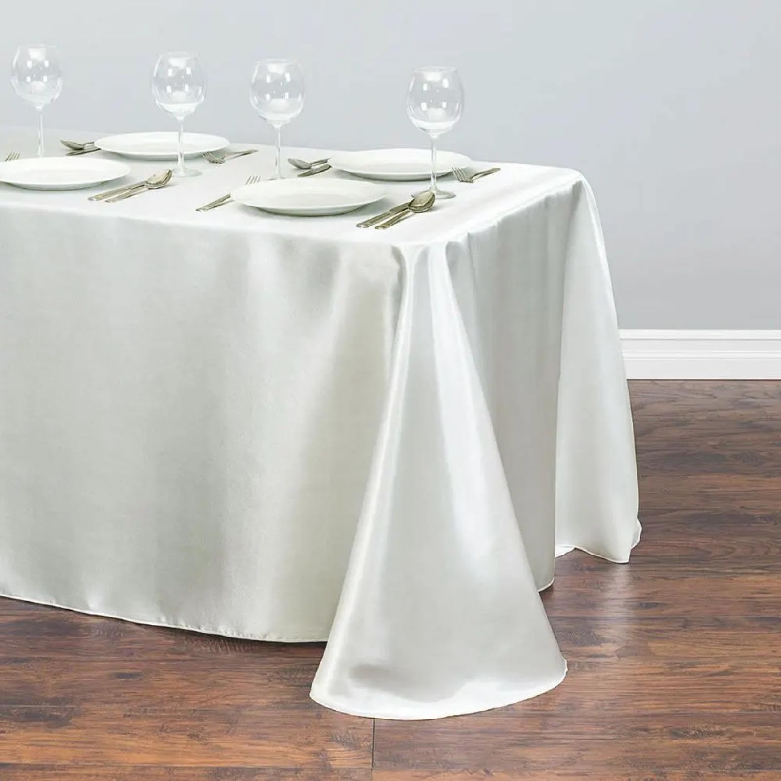 Nappe de banquet rectangulaire en satin ivoire et sa serviette