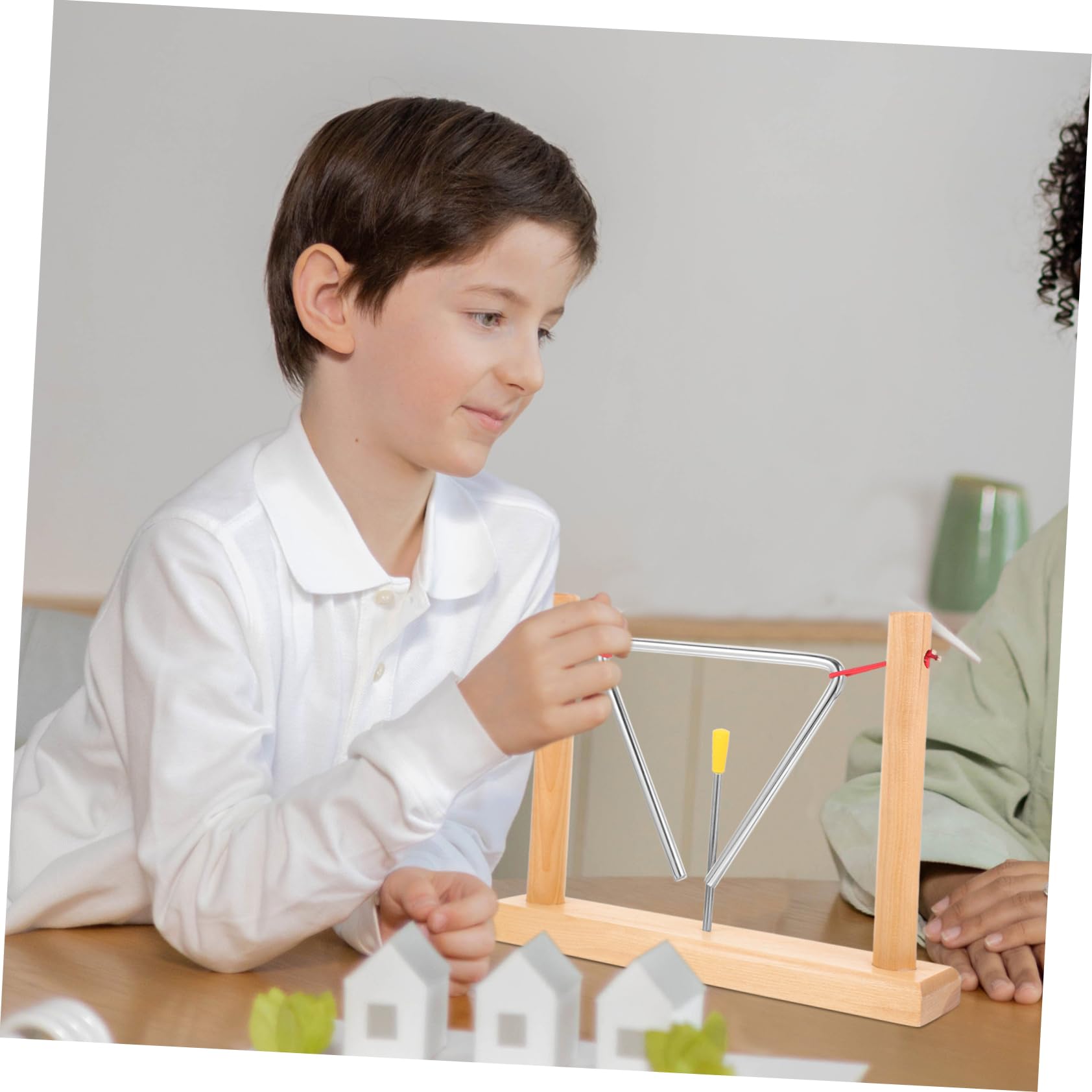 Triangle de Percussion, 2 Ensembles avec Maillets et Supports en Bois | Beige, Structure Bois et Fer, Son Clair Résonnant, Format Portable, Usage Éducatif pour Garçon et Filles Débutants