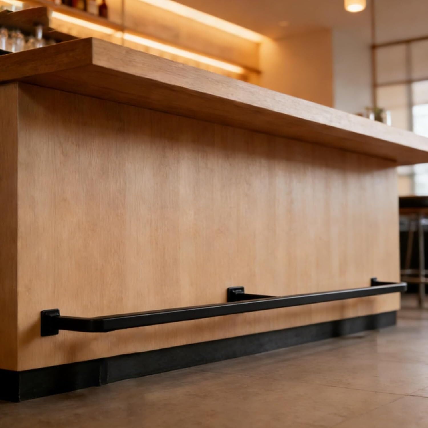 Repose-pieds mural anti-fatigue avec main courante pour comptoirs et bars