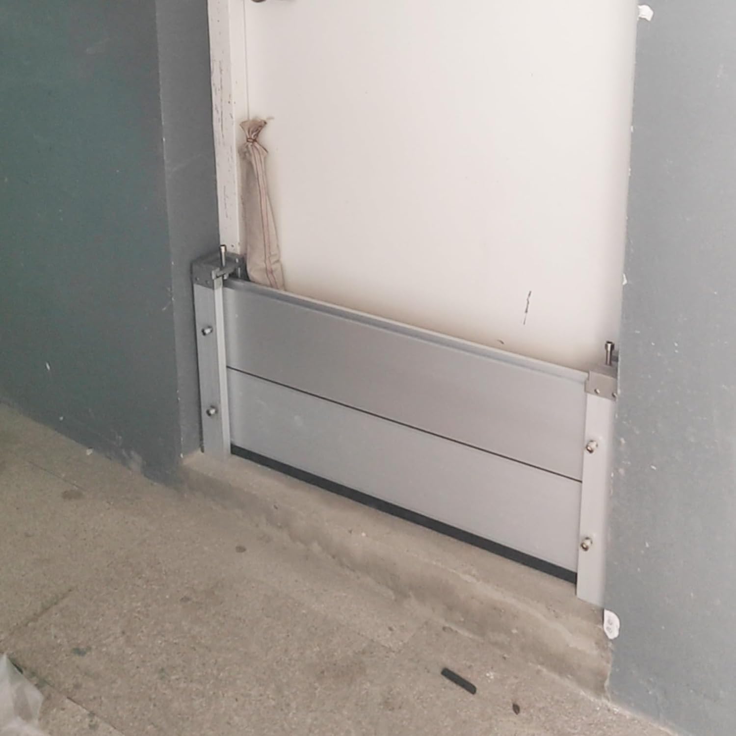 Barrière de protection contre les inondations en aluminium pour porte et garage