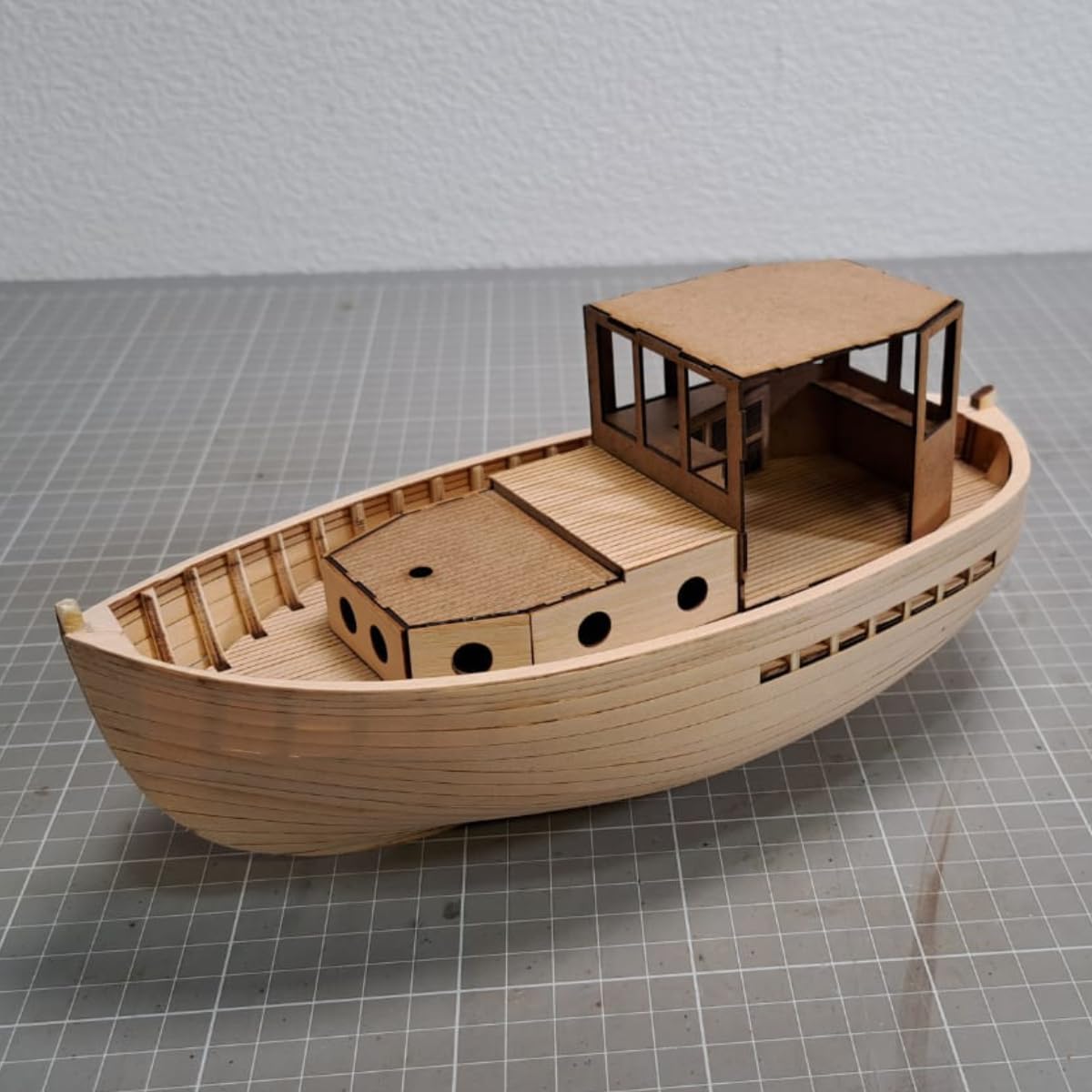 Fischerboot Heriette, Fischkutter als Laser Cut Bausatz aus Holz zum selberbauen im Maßstab 1:35