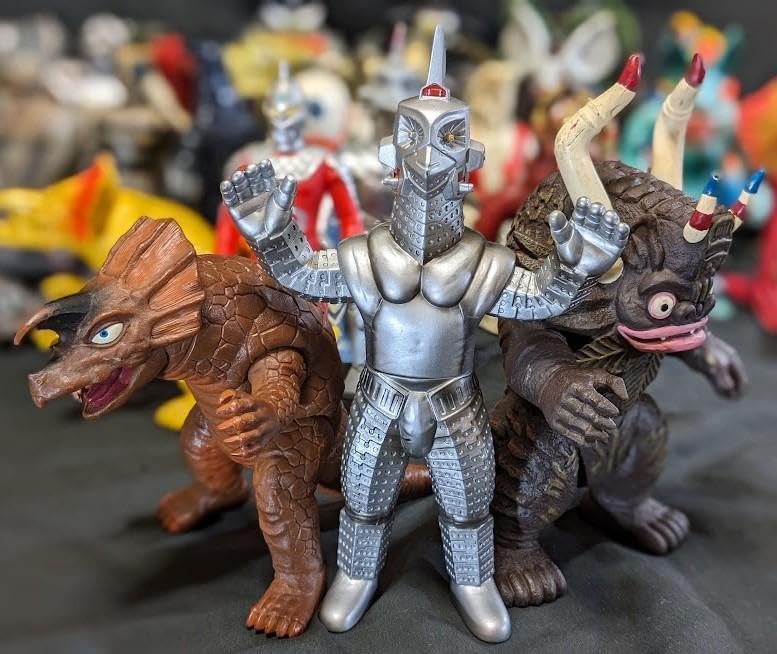 ウルトラセブン＆登場怪獣・宇宙人（バンダイ）ソフビ37体セット＋４ Amazon.co.jp: ウルトラセブン＆登場怪獣宇宙人 ソフビ37体