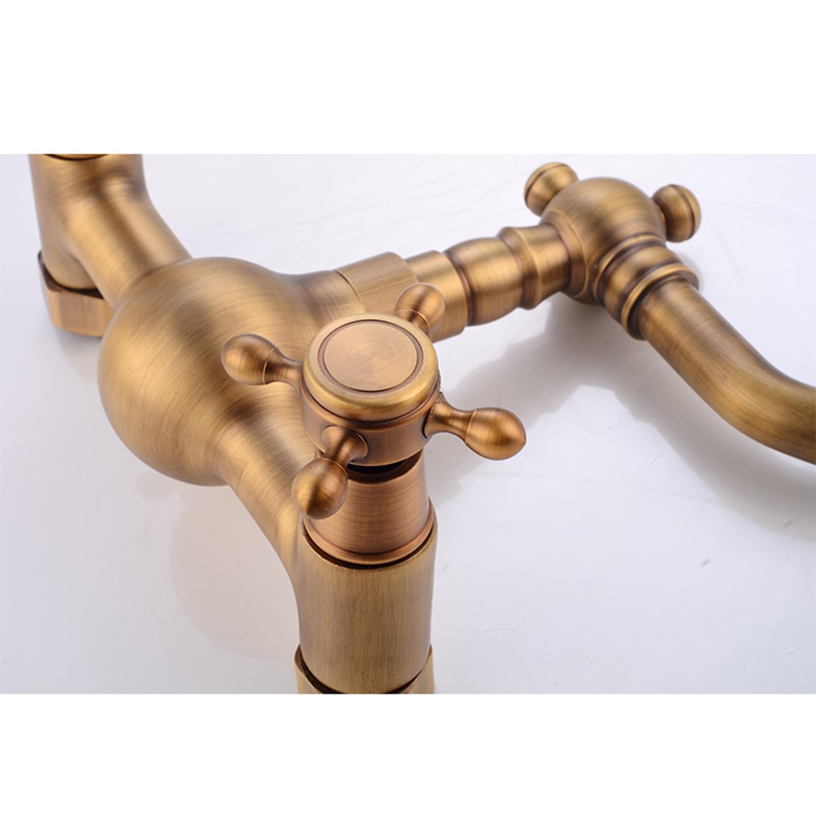 Wasserhahn Bad Mischbatterie Waschbecken Wandmontierte Waschtischarmatur antike Badezimmerarmatur viktorianische 2-Loch-Wandarmatur traditionelle Messing-Waschtischarmatur für Warm und Kaltwasser