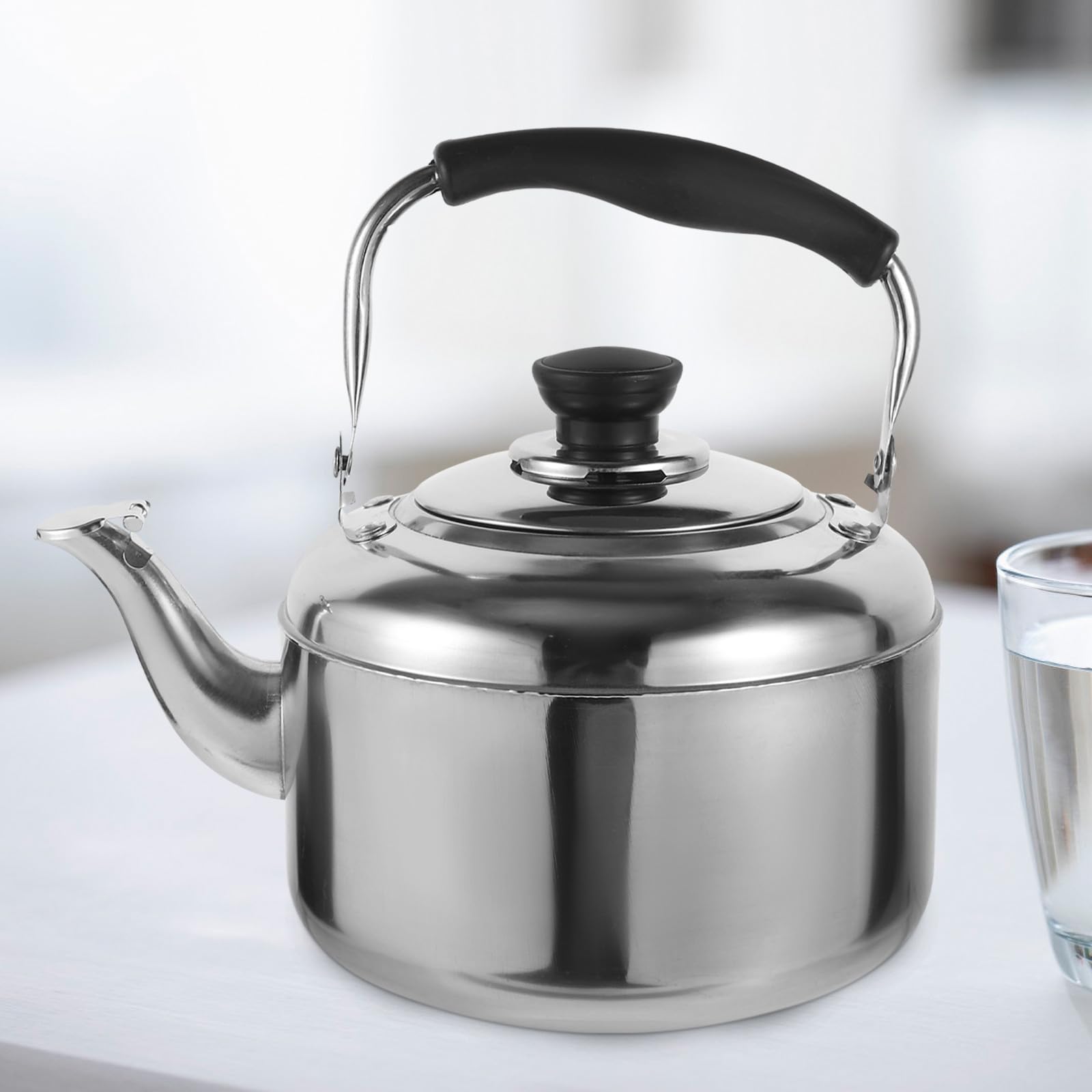 Bouilloire Domestique en Acier Inoxydable 2000ml avec Sifflet, Confortable à Tenir, pour Cuisson Feu Ouvert ou Cuisinière à Gaz