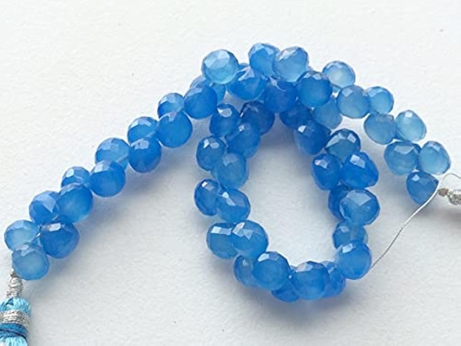 Évitez les pierres ternes avec la calcédoine bleue naturelle LKBEADS aux perles briolettes lumineuses