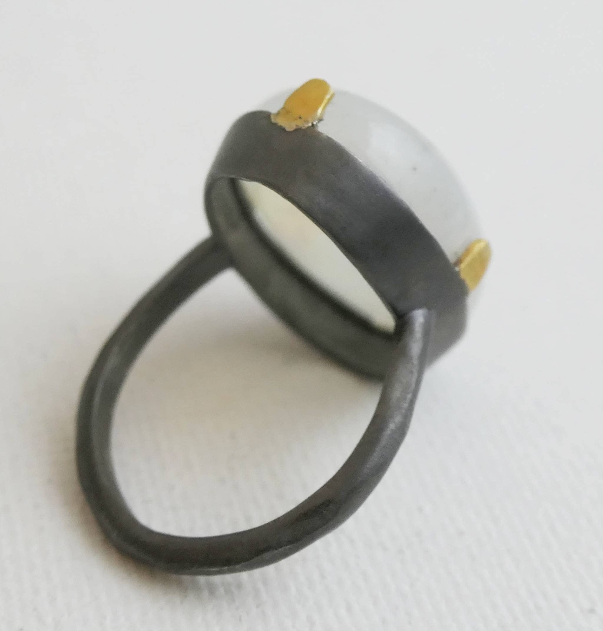 Anello da cocktail in argento sterling con metallo misto pietra di luna