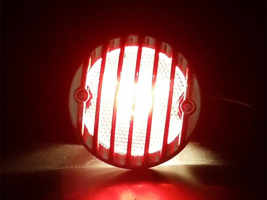 Moto Grill Vintage Retro Montage de l'essieu latéral Plaque d'immatriculation Stop Lampe de feu arrière (Chrome)