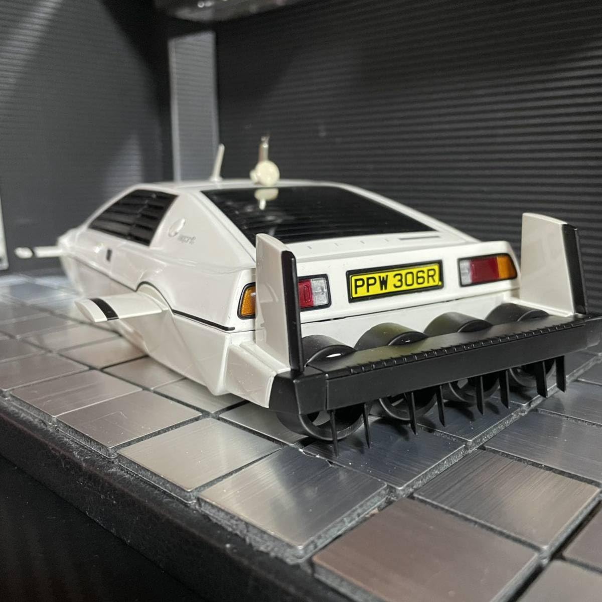 絶版　1/18 オートアート　ロータス エスプリ 映画007 私を愛したスパイ Amazon | AUTOart オートアート 1/18 LOTUS Esprit ロータス エスプリ