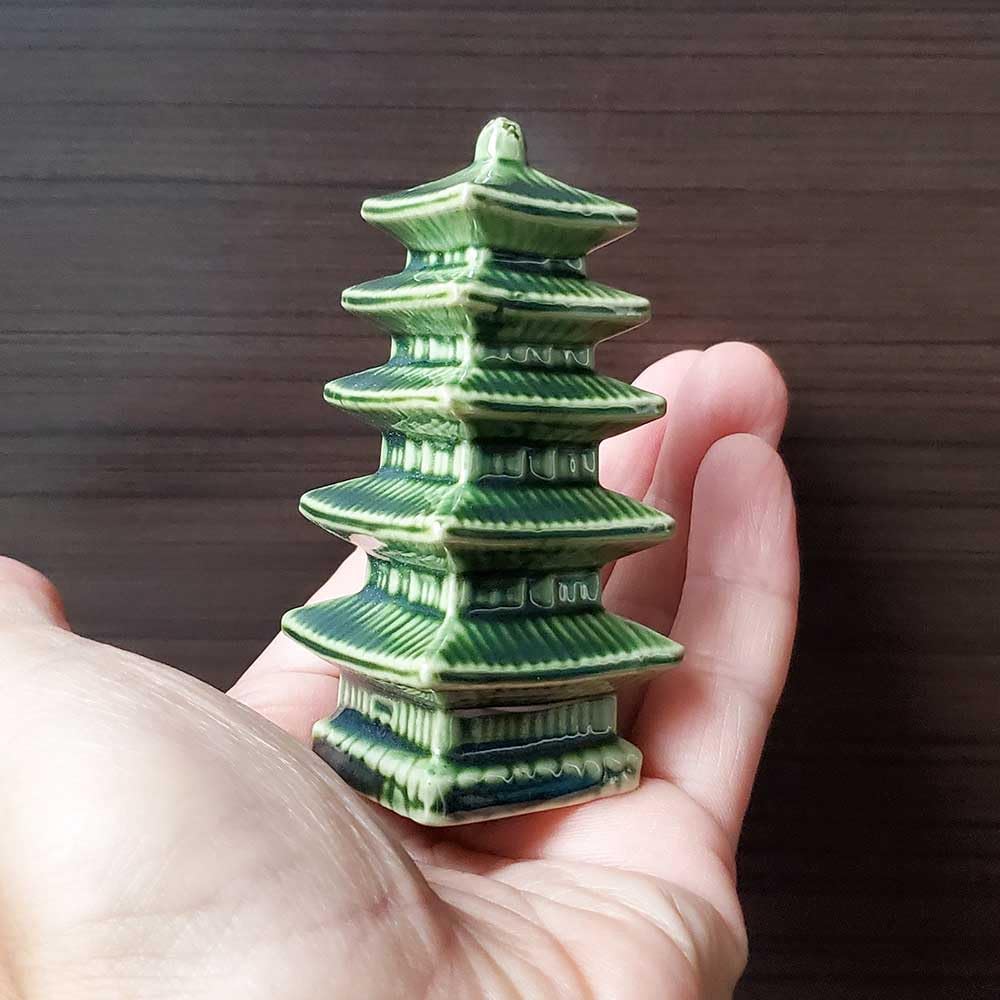 Amazon.co.jp: 【ミニチュア陶器 五重塔 緑】ゴジュウノトウ