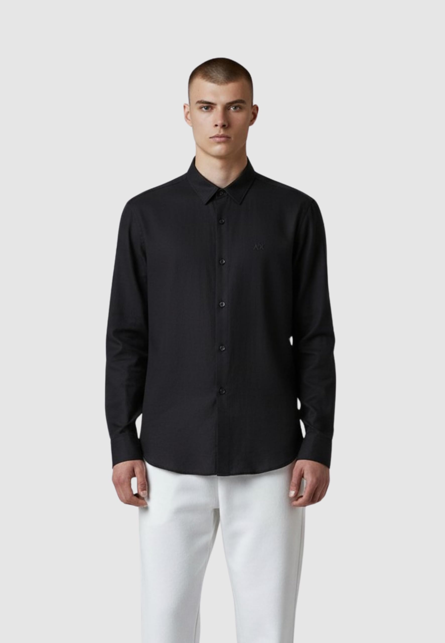 Armani Exchange Essential, Emboridered Tonal Logo Camisa para Hombre