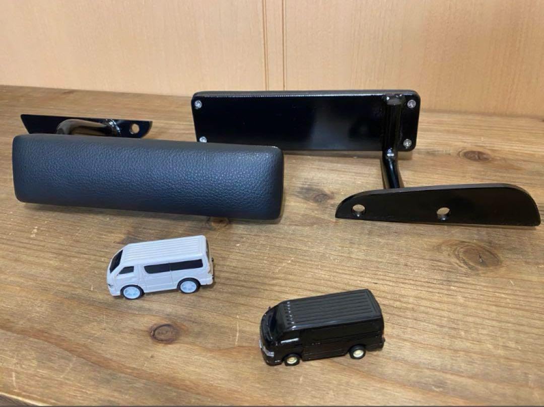 ハイエース200系　スーパーGL アームレスト　運転席側　腕おき台 ハイエース200系 スーパーGL アームレスト 運転席側 腕おき台 アームレスト