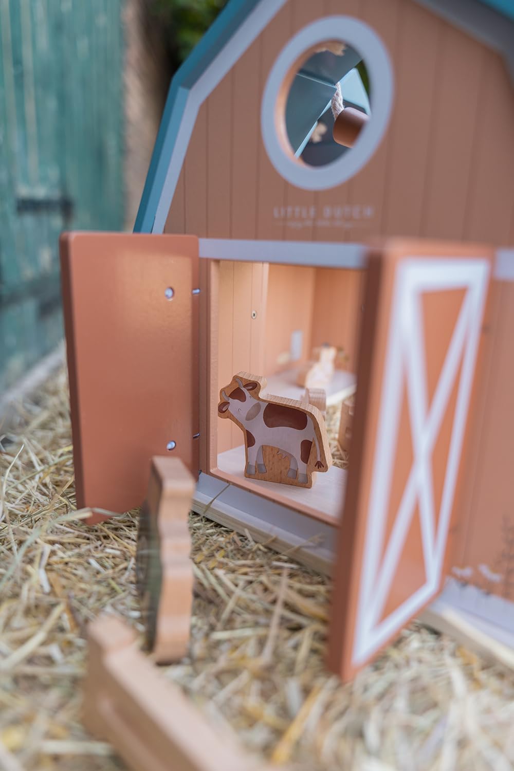 Little Dutch Bauernhof Puppenhaus aus Holz tragbar und aufklappbar mit viel Zubehör und Spielfiguren Tiere - Little Farm
