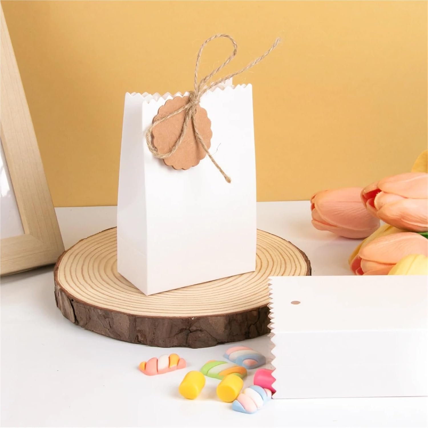 DAJGRHE Brown Paper Bags Retro Kraft Paper DIY Bag White Brown Cookie Wedding Favor Candy Box Food Packaging With Rope Birthday Deco for Merchandise(WHITE,10pcs)