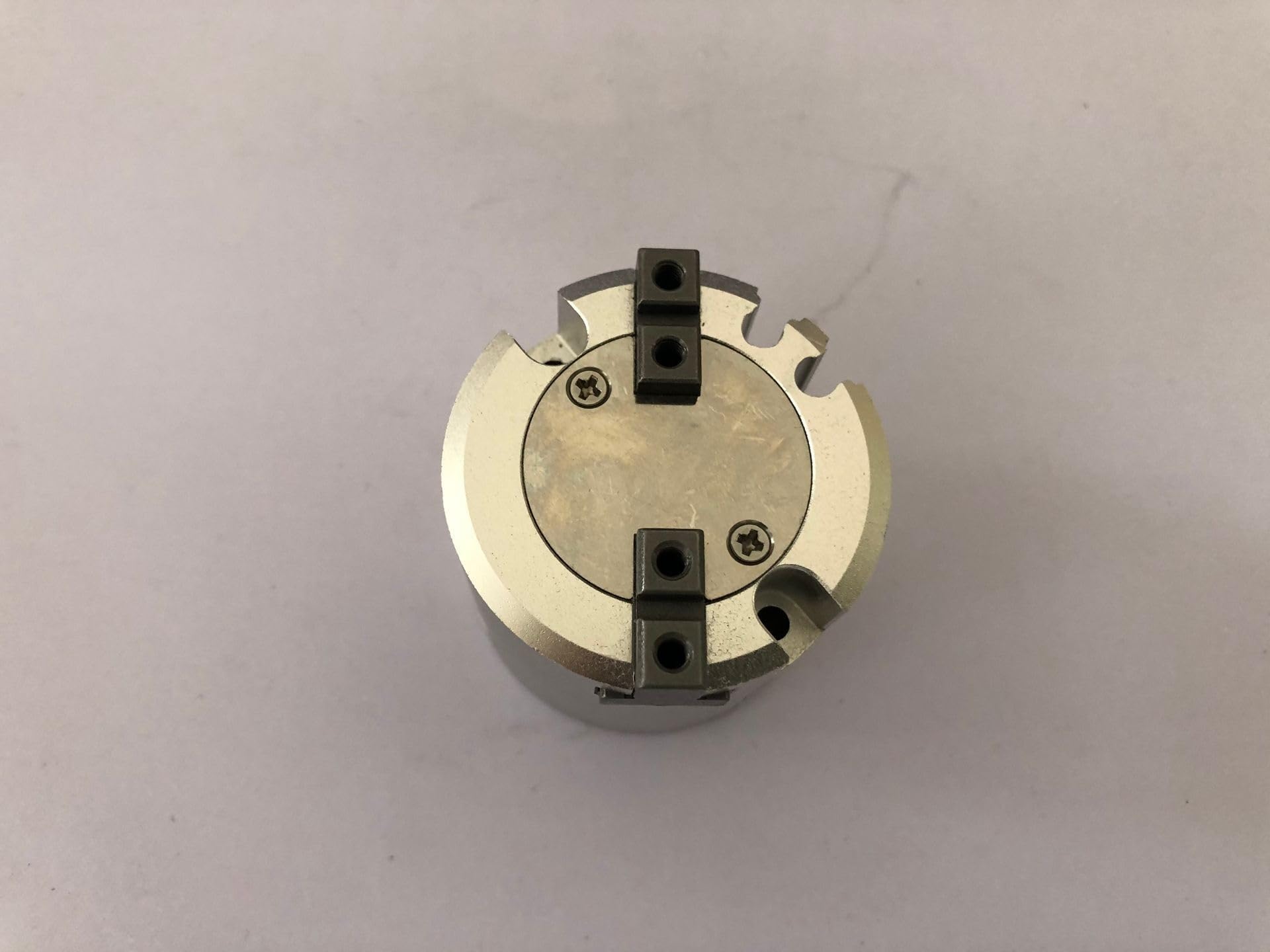 Pince pneumatique double action MHS4-40D : finissez-en avec les erreurs de serrage