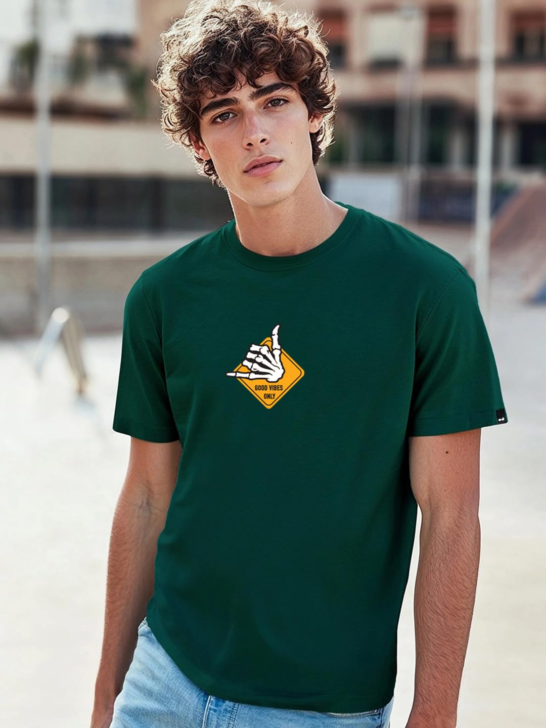 Bewakoof Camiseta de algodón puro con estampado gráfico, ajuste regular, media manga, cuello redondo para hombre